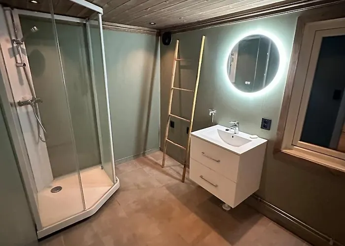 Cozy Little For Rent In Oppheim آل